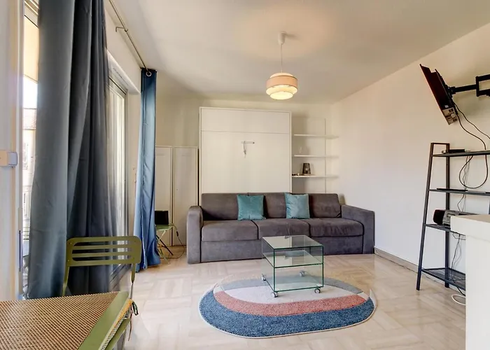 Cozy Apt With Balcony - Garibaldi Port