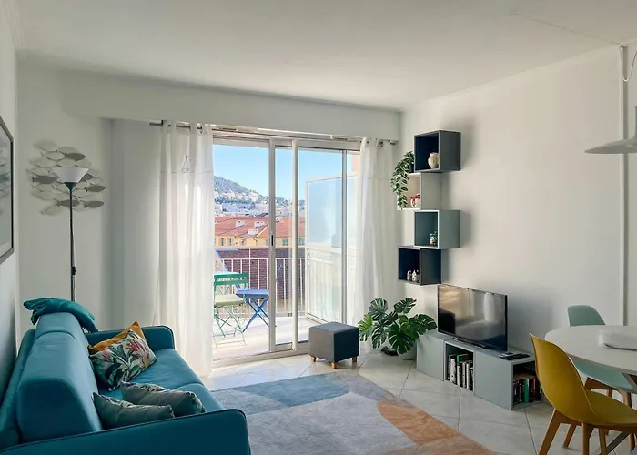 Risso - Charming One Bedroom With A Balcony