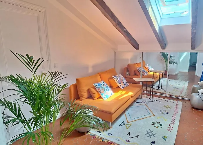 Charming 3-Room Apartment In Nice Centre