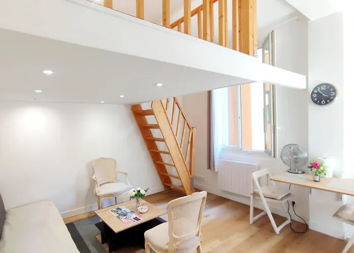 Appartement Port Et Vieux Nice Direct From Airport By Tramway