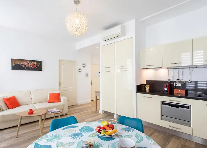#28 1 Bdr Flat Ac Balcony Hper Central 10Mins To Beach & Old Town