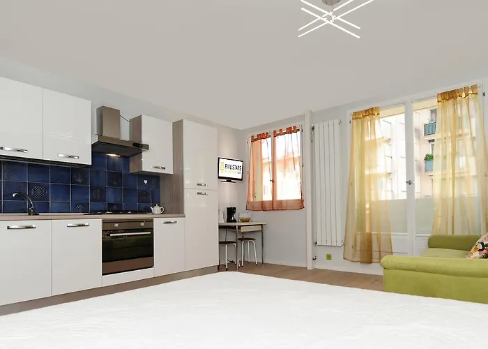 Blue Lagon Five Stars Holiday House