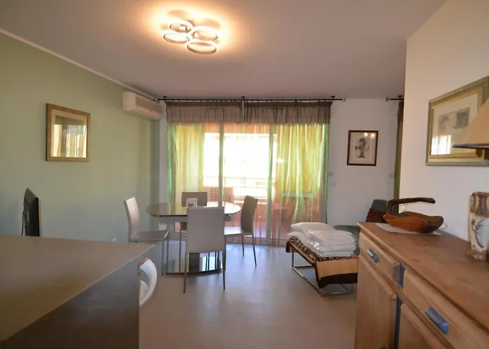 Appartement 3 Personnes Avec Coin Nuit Avec Terrasse Et Parking Quartier Du Port De Nice