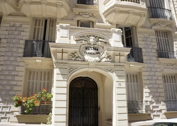 Adorable Apartment In Nice Downtown