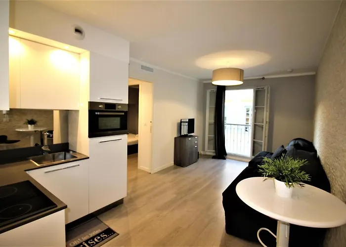 Nice Booking - Cours Saleya Gassin
