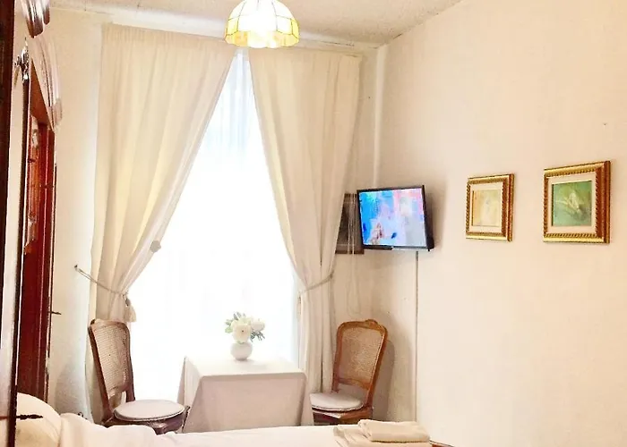 Nice Center Studio Guesthouse