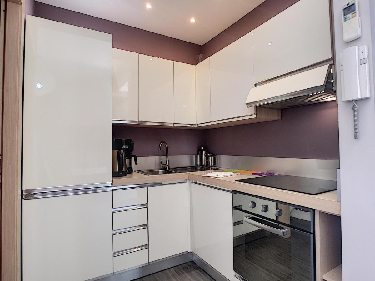 Nestor&jeeves - Vibes - Very Close Sea - Free Parking