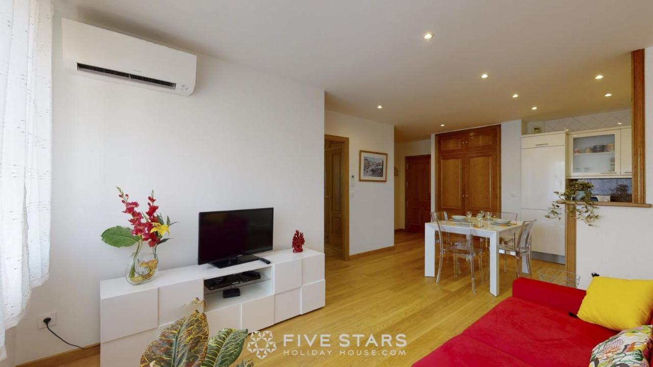 Zhara Five Stars Holiday House - Generale Apartment