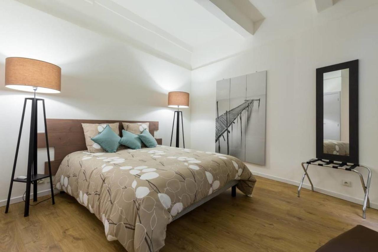 Apartment Large One Bedroom Flat In The Old Town