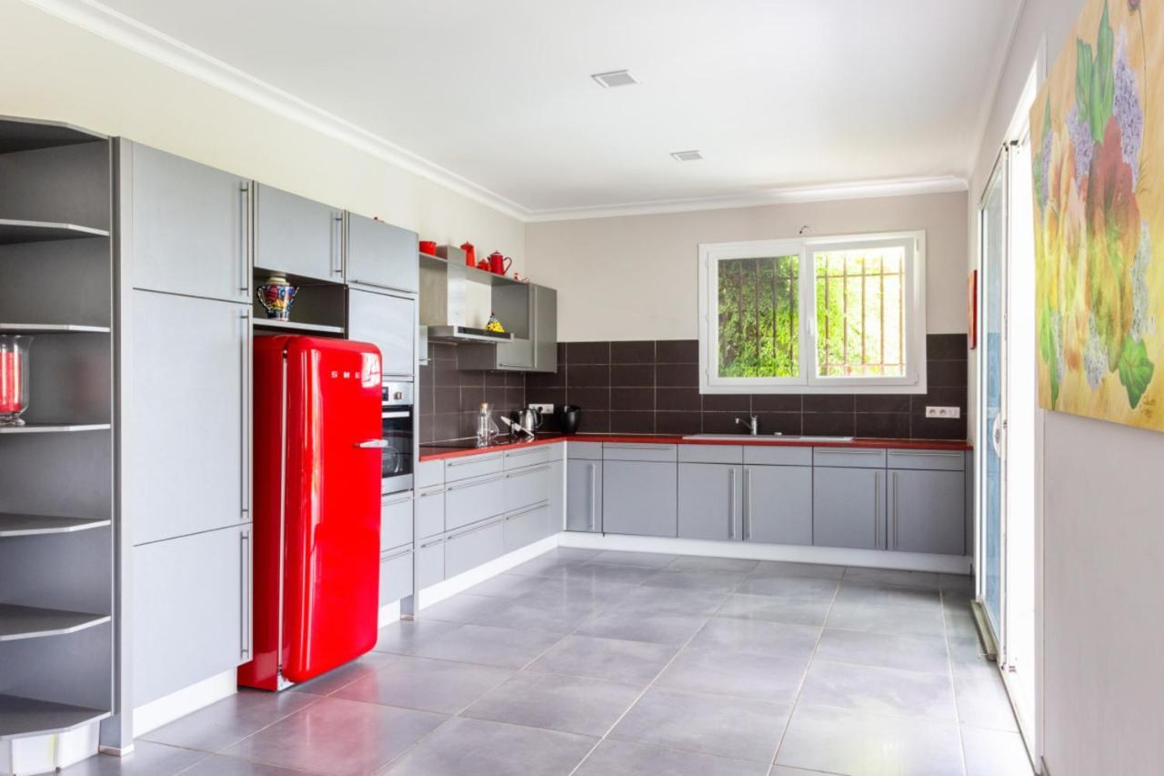 Wonderful And Quiet With Large Garden And Pool In - Welkeys Villa