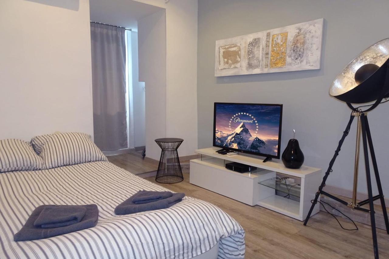 Le Notre Dame 3br With Ac And Balcony In The Heart Of Welkeys *