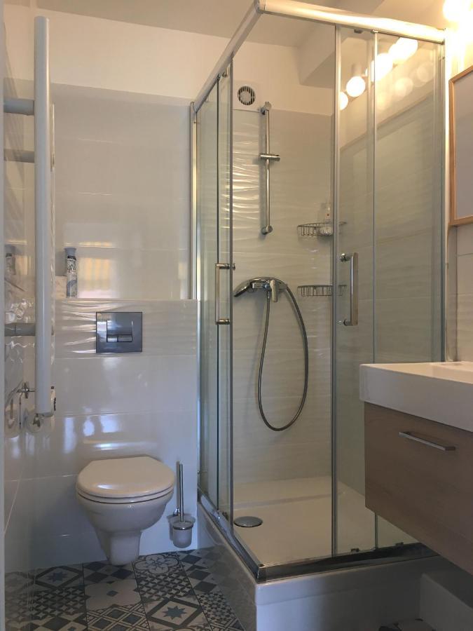 Apartment 100m De La