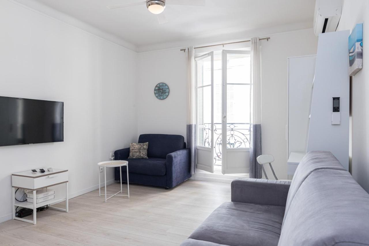 Promenade Des . Apartment