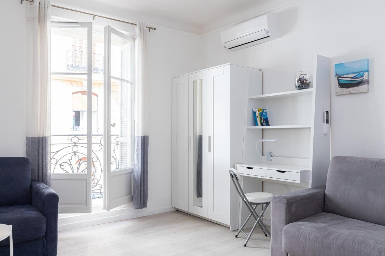 Promenade Des . Apartment