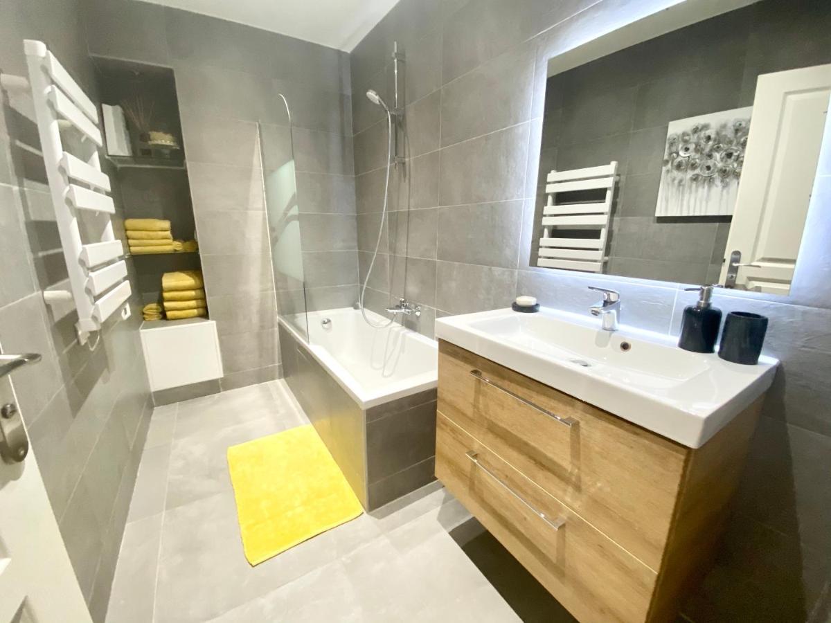 Cozy 2br Near The Port Of * Nice