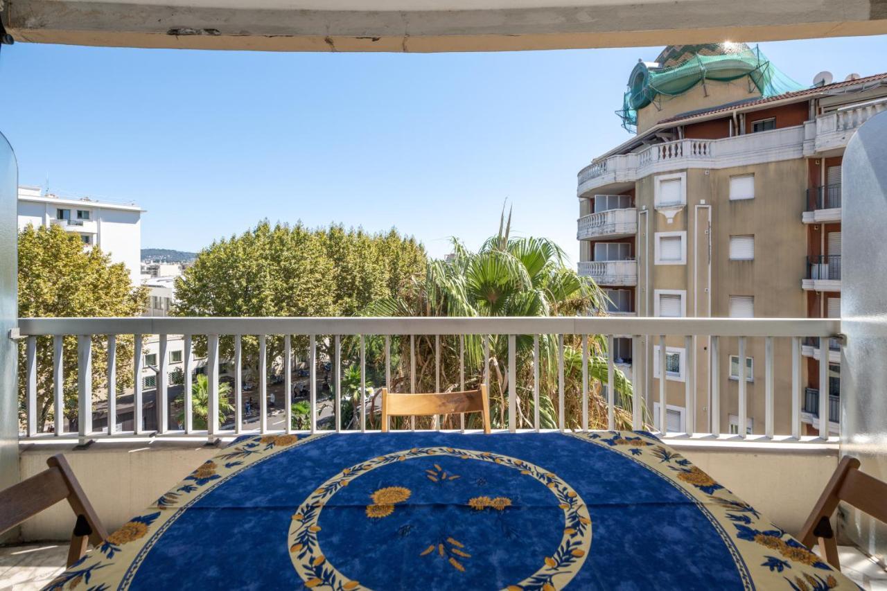 Greeter-appartement Lumineux Avec Vue Sur La *