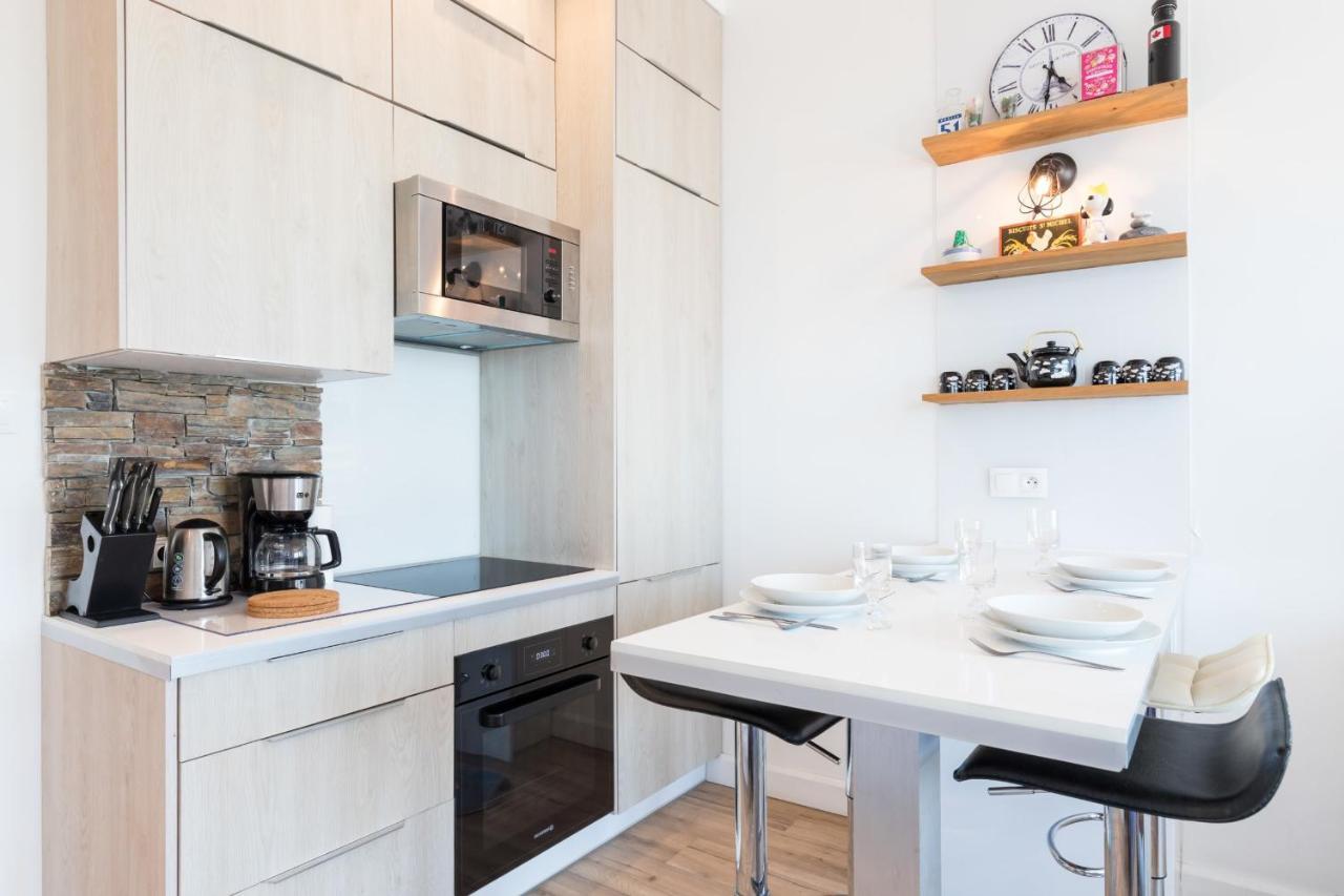 Sea View - Promenade Des 1 Bdr Apartment *