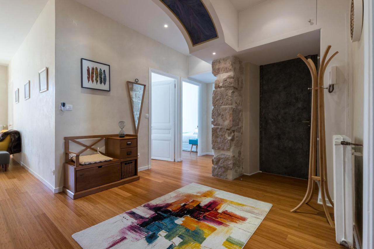Gioffredo 14 - Spacious Apartment With Balcony