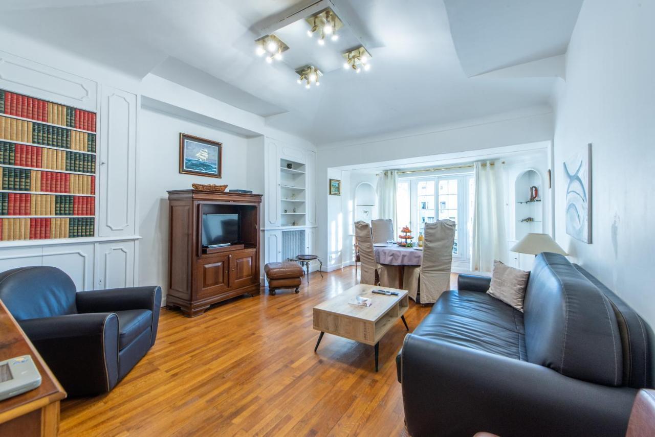 The Queen Apartment