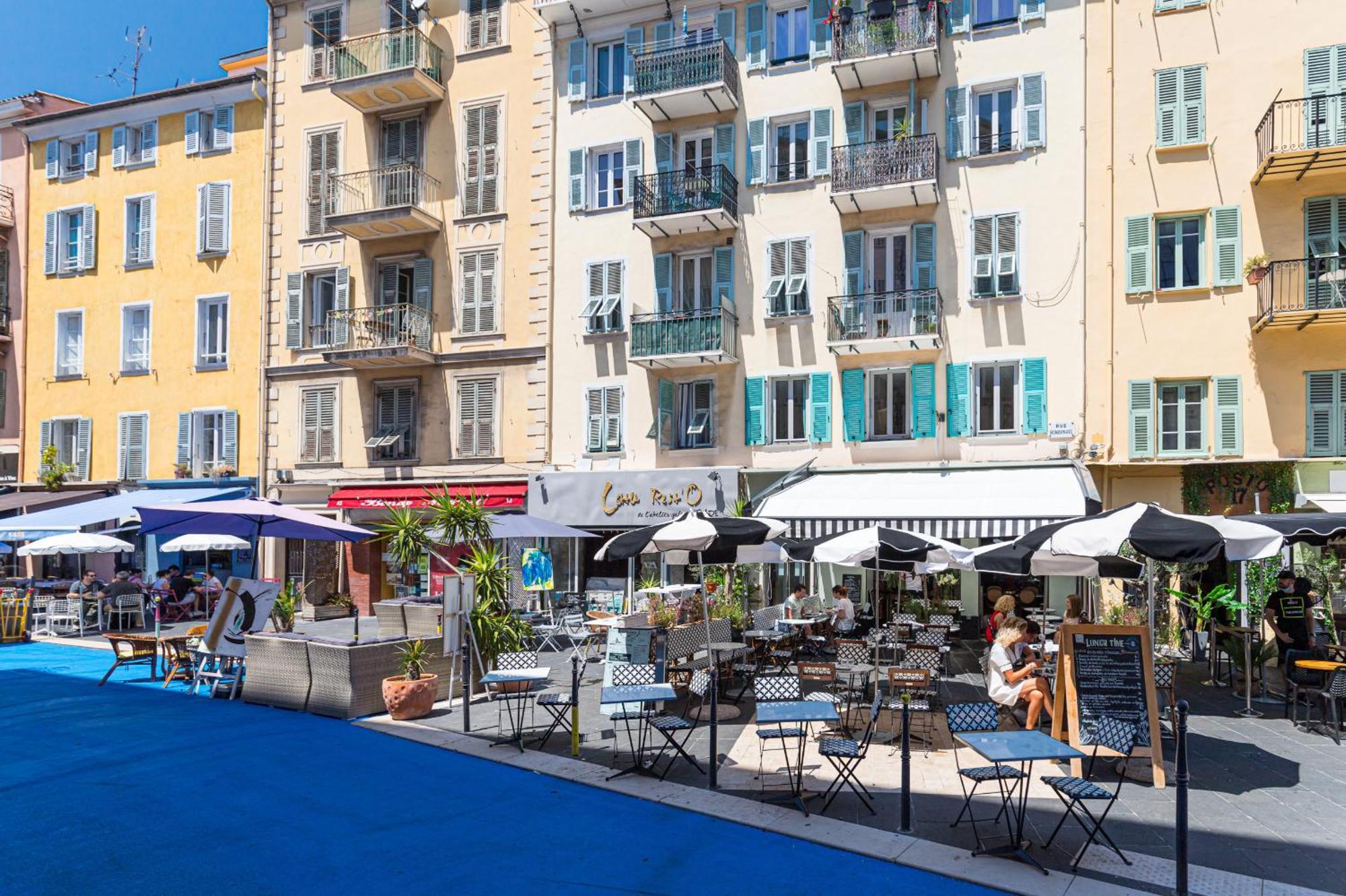 Amazing 3 Bdrs And Garden Place Du Pin Parking ! Nice