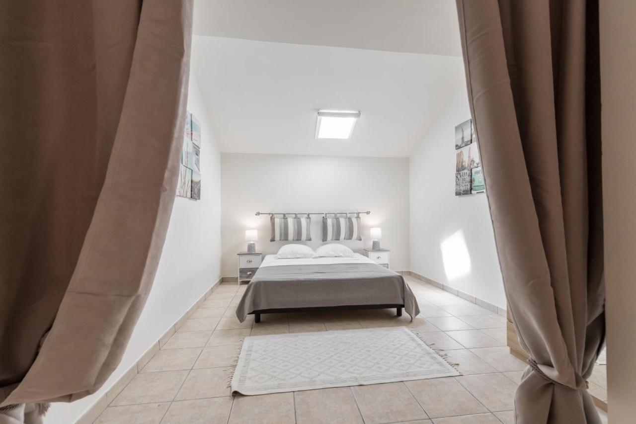 Massena Square - 1 Bdr Duplex With Ac Apartment *
