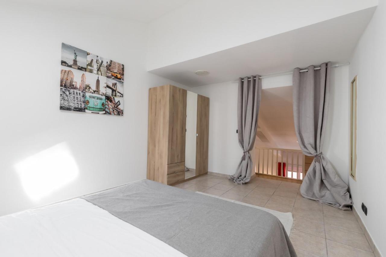 Massena Square - 1 Bdr Duplex With Ac *
