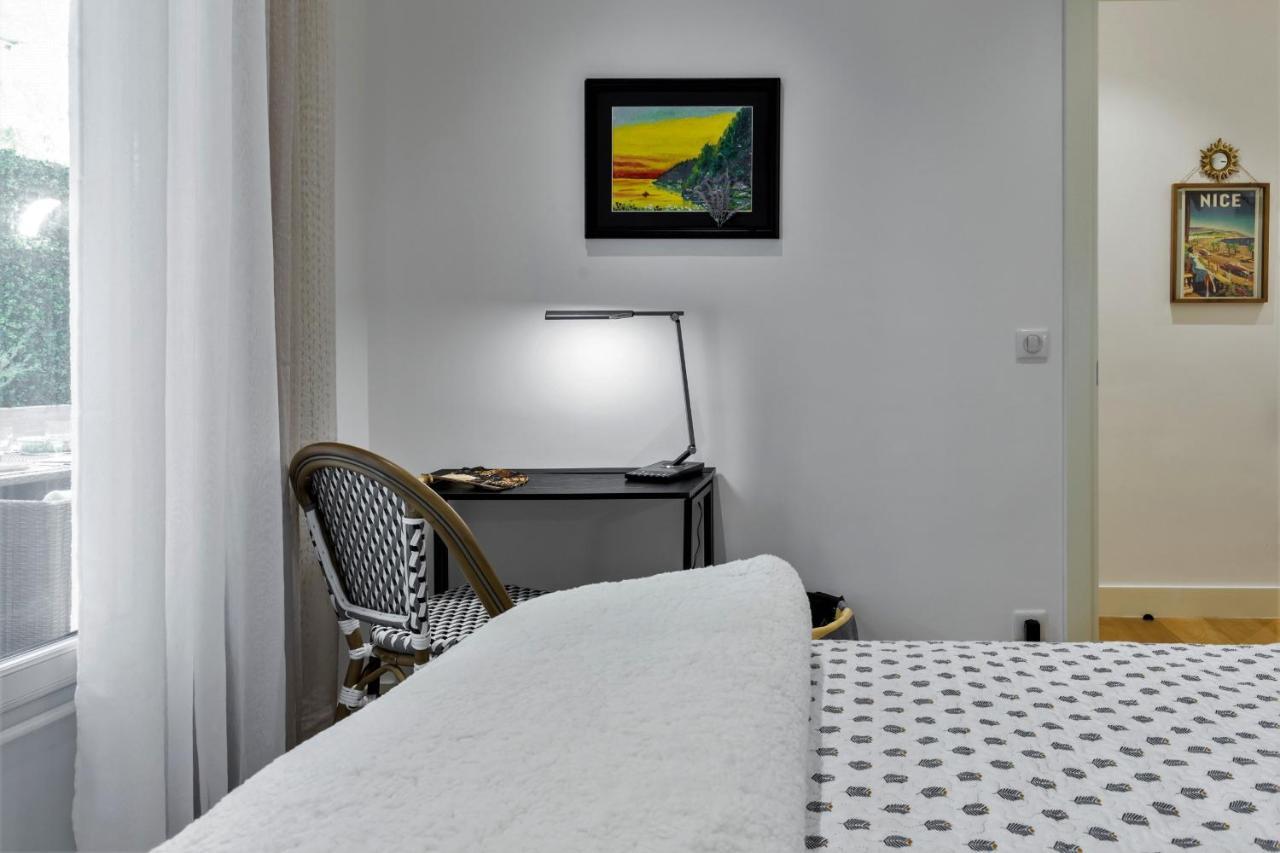 Apartment Comfort And Style 2 Bedroom Ac & Large Patio Near Sea *