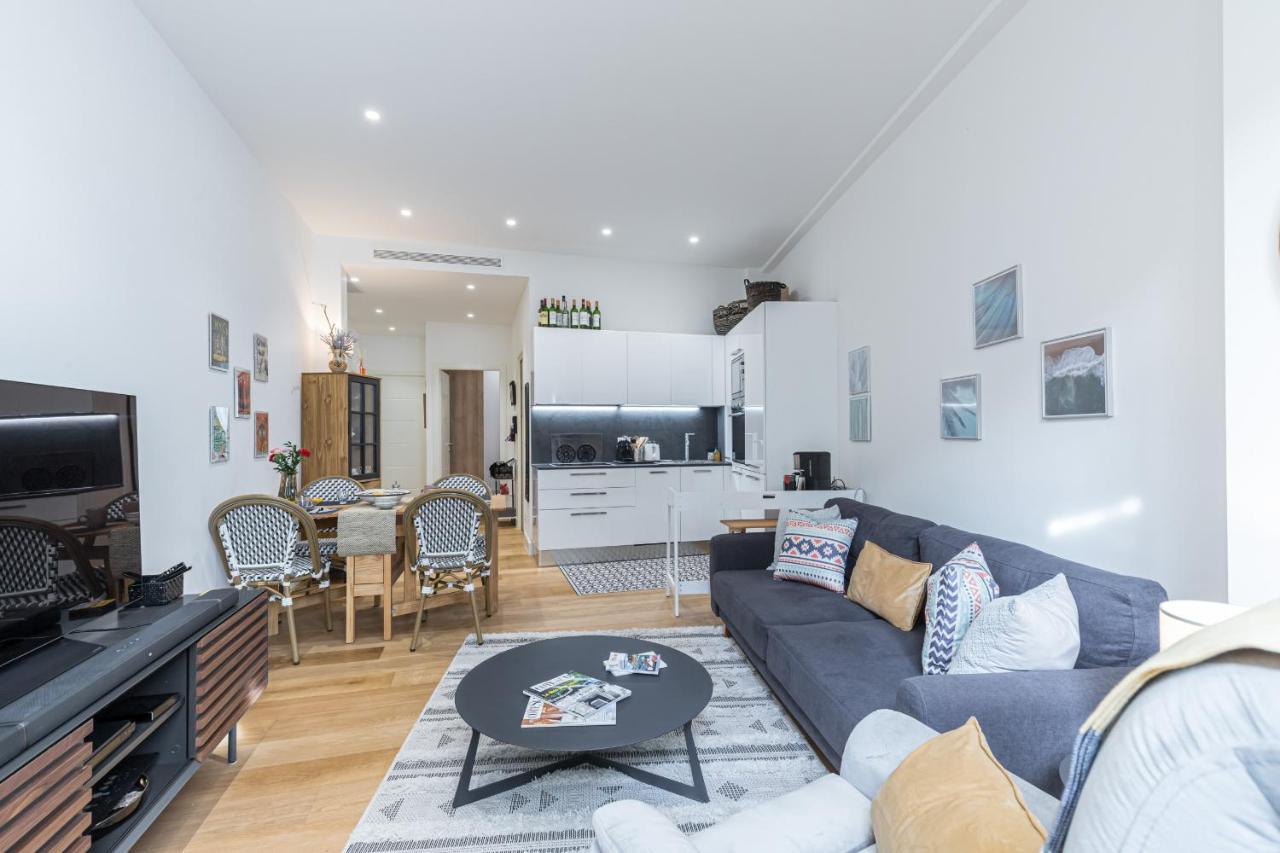 Comfort And Style 2 Bedroom Ac & Large Patio Near Sea Apartment Nice