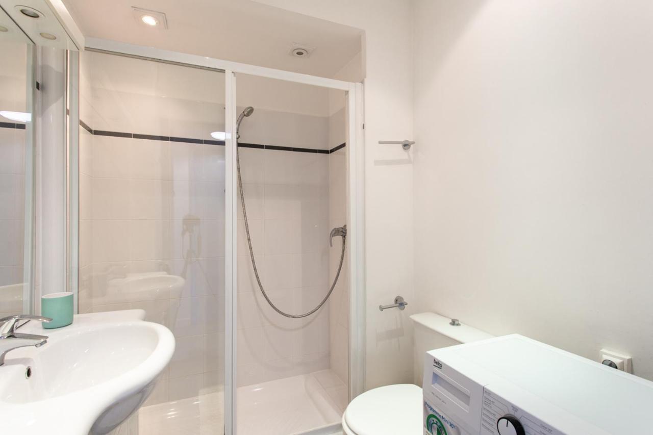 Apartment Center - Bright Studio Balcony Wifi & Aircon