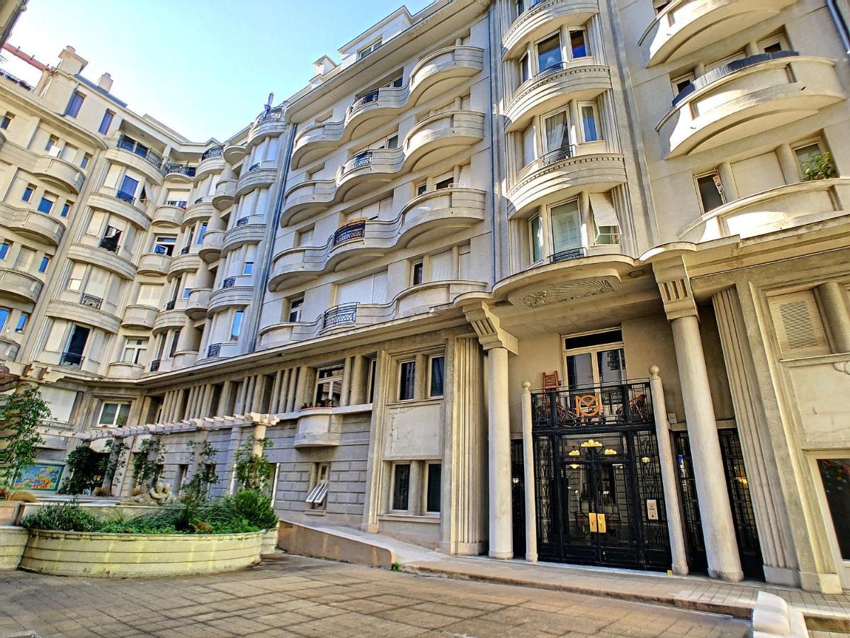 Nestor&jeeves - Gloria - Very Close Sea - Prestigious Building