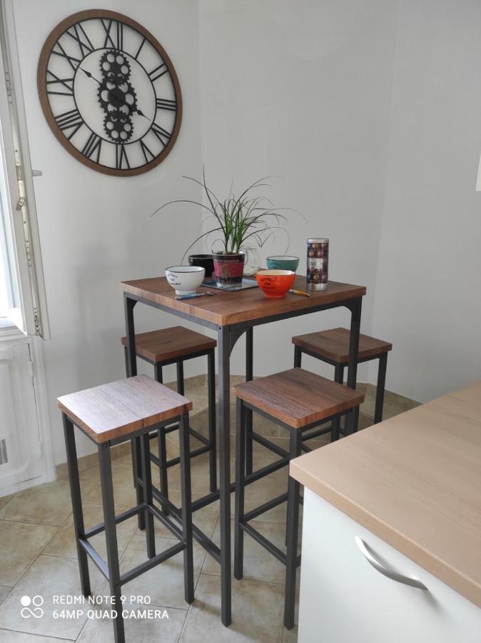 Pretty And Quiet Floor 2 Bedroom Flat In The Port Area Of *