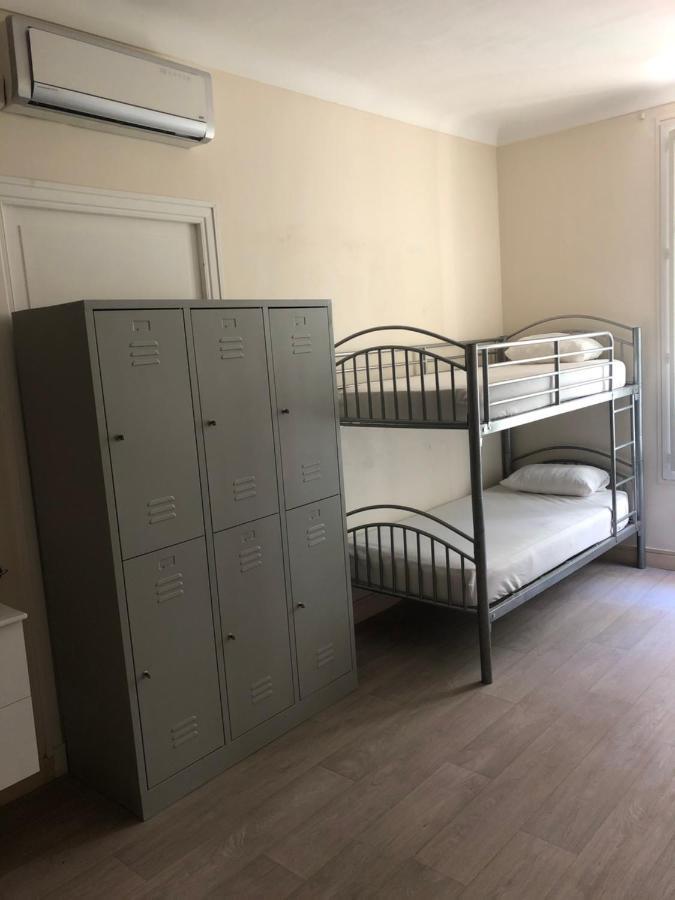 Hostel La Promenade House *
