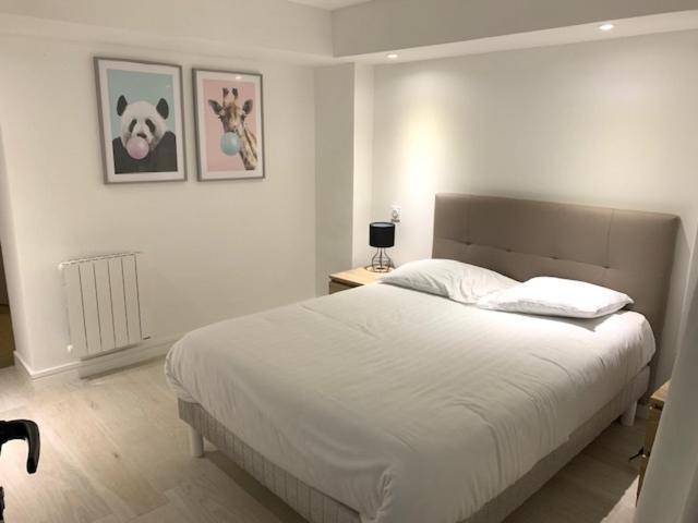 Les Volets Bleus Apartment *