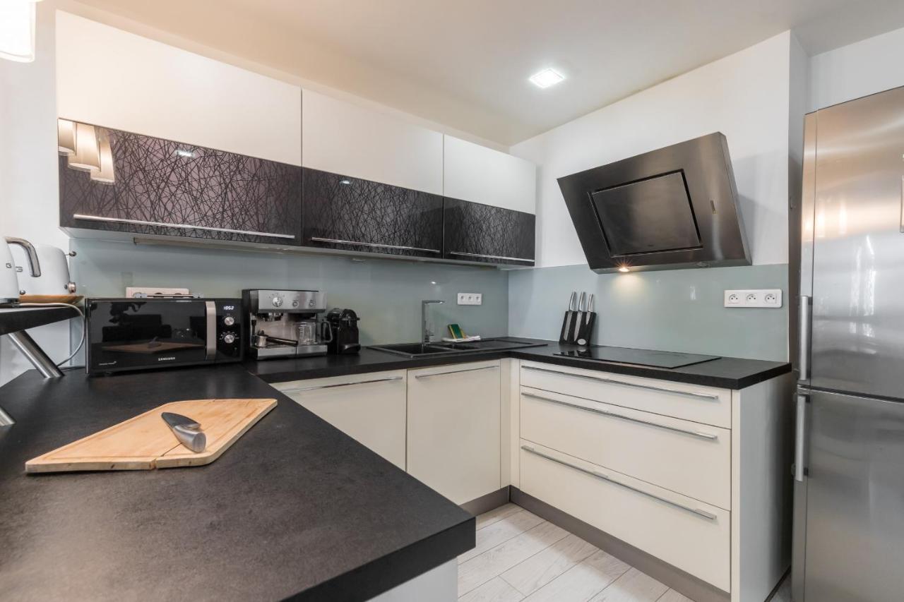 Amazing 3 Bdrs And Garden Place Du Pin Parking ! *