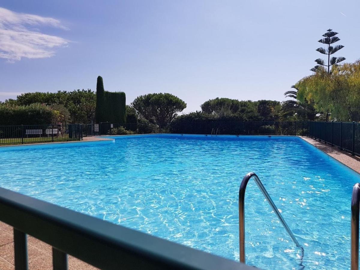 Classy In With Pool And Private Parking Place Villa *