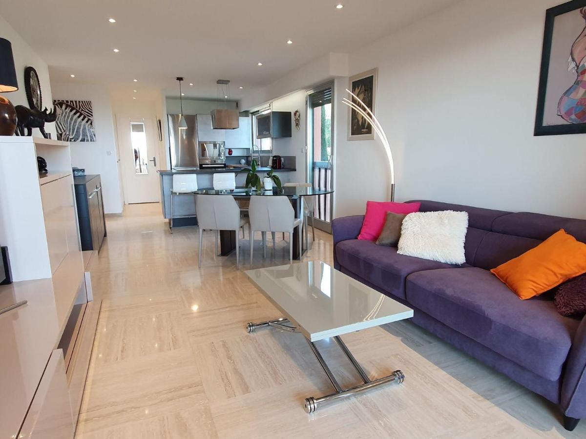 Villa Classy In With Pool And Private Parking Place