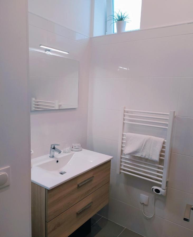 Apartment Beach Ac 1 Min Walking From The Sea - Freshly Renovated Nice