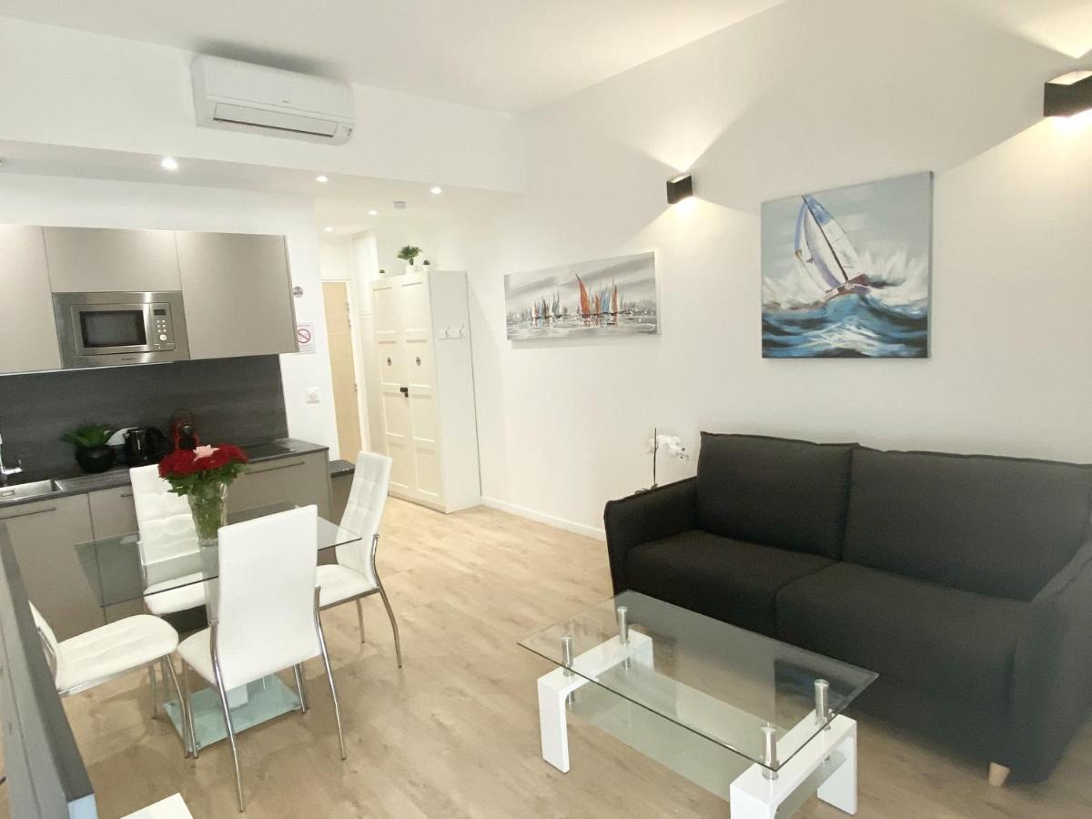 Modern Flat Lamartine