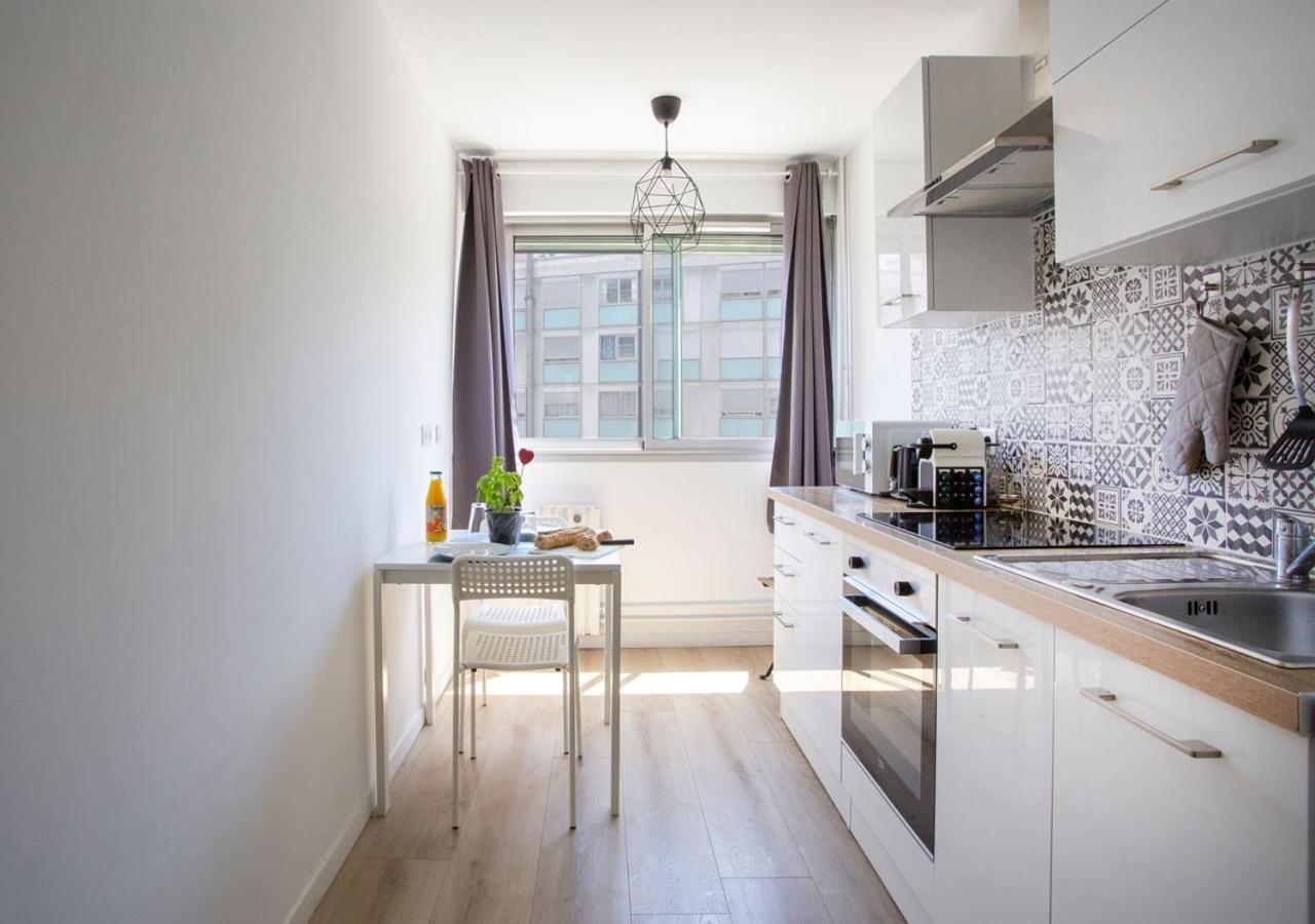 Azureen Apartment *