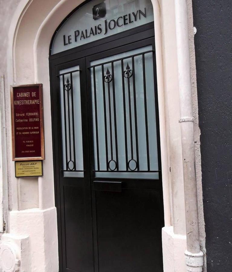 City Center Beautiful Studio Apartment