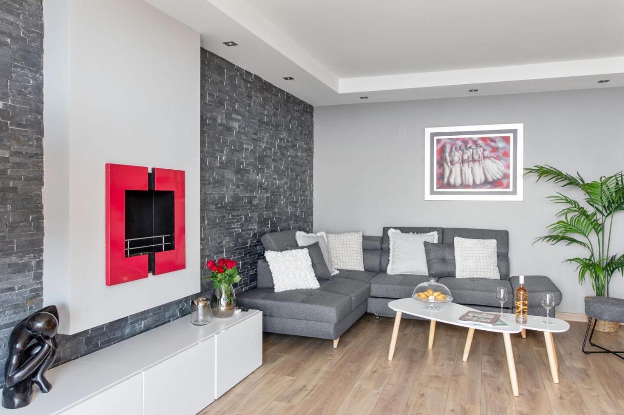 Superb With Garage And Sea And City View In - Welkeys *