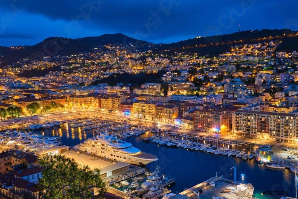 Charming And Modern Cave In The Heart Of The Port Apartamento Nice