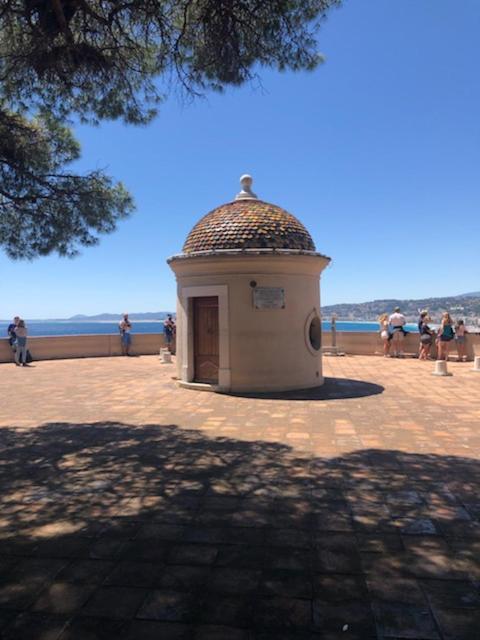 En Bord De Nice