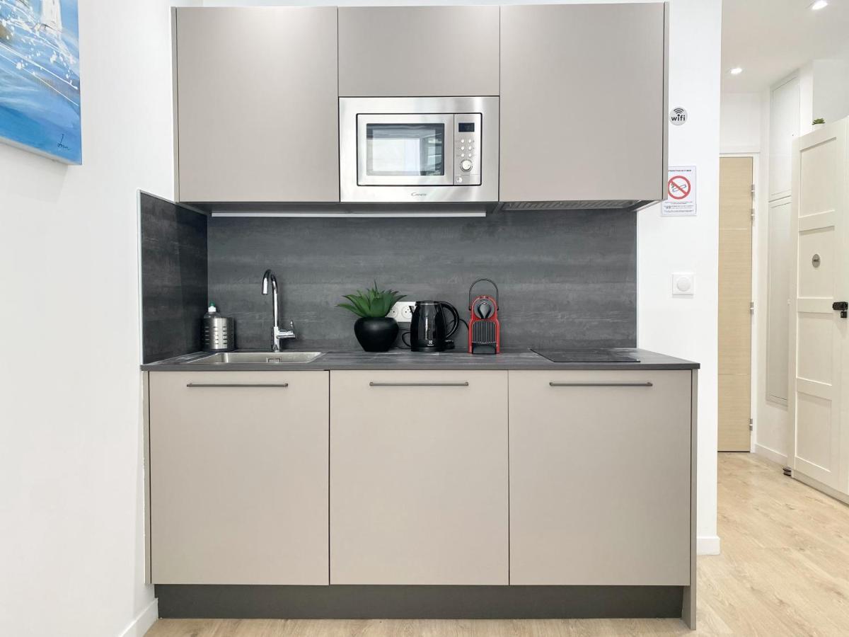 Modern Flat Lamartine