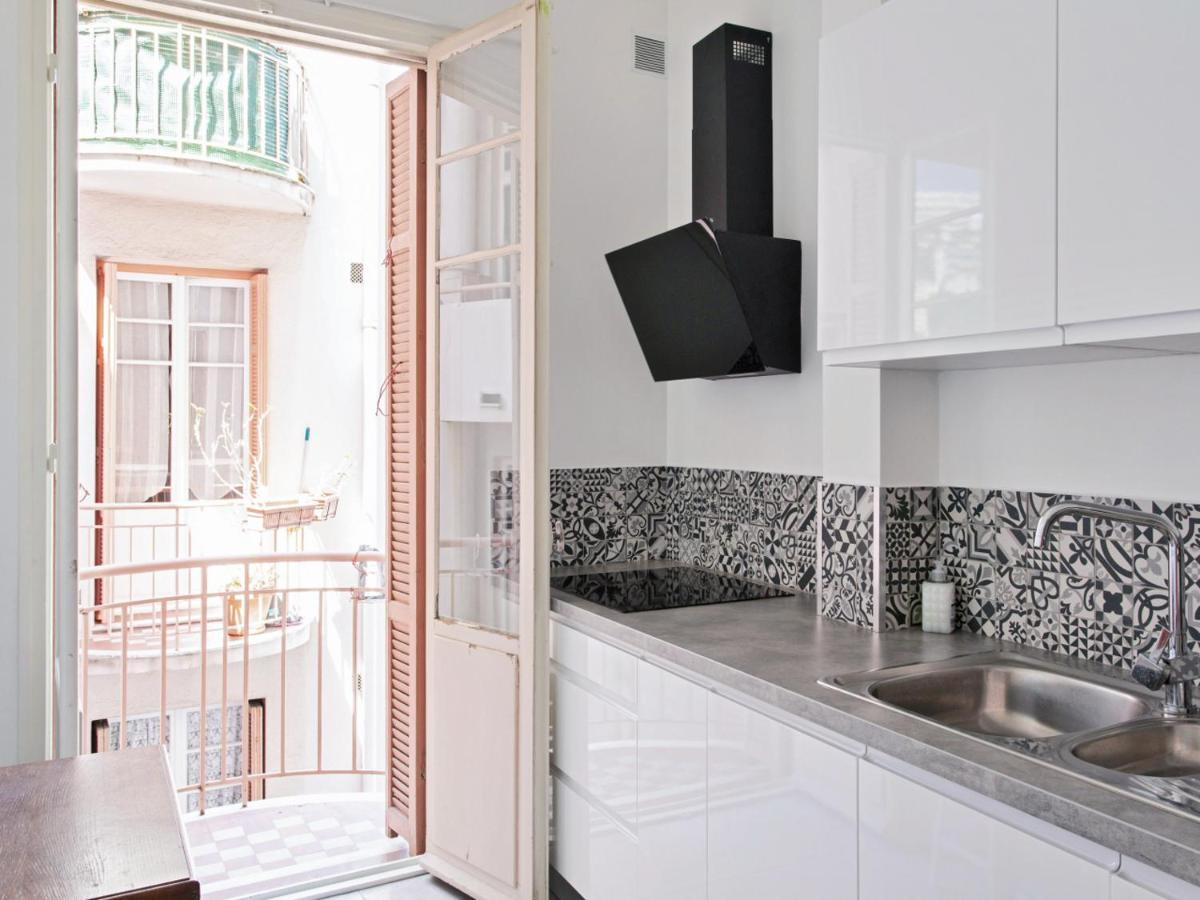 Promenade: Spacious Air-conditioned Near Nice
