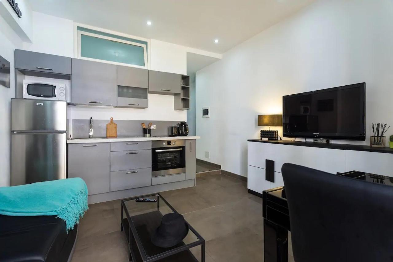 Feel - France 15 Apartment