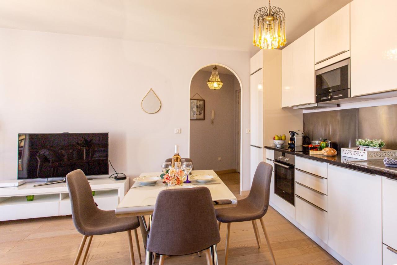 Apartment Providence - Elegant F3, Vue Incroyable, Balcon,ascenseur, Wifi *