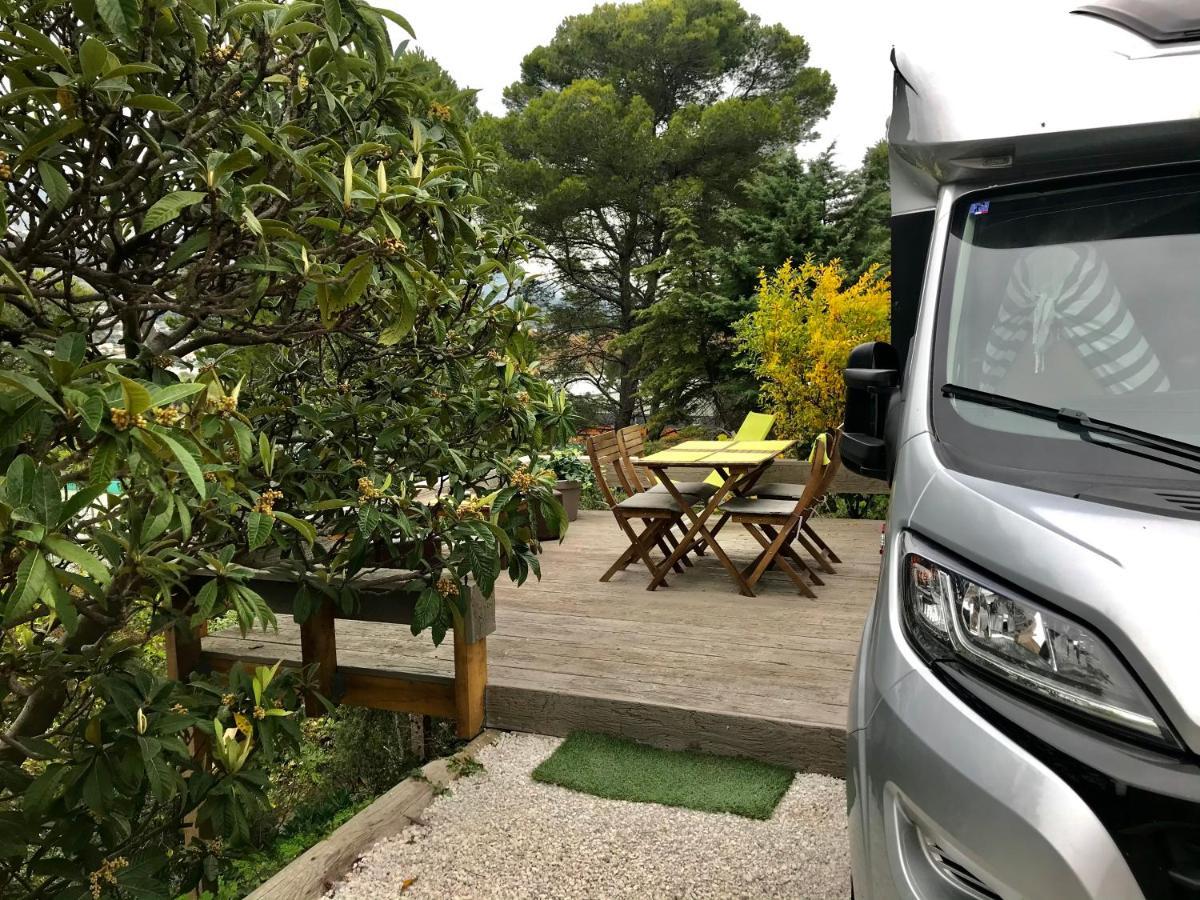 Nuit Dans Un Camping-Car Campsite *
