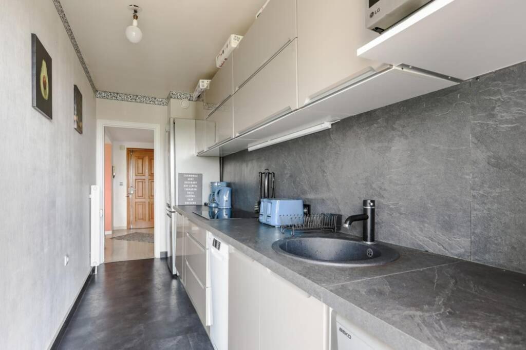 Apartment Sea View In With Swimming Pool!