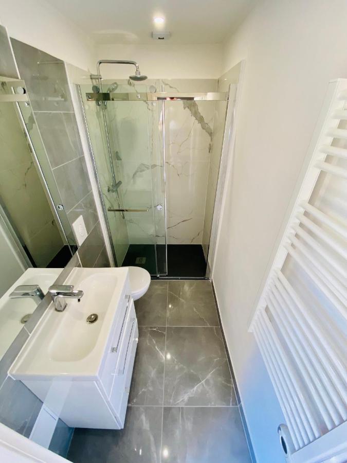 Lovely Renovated Golden Square Pedestrian *